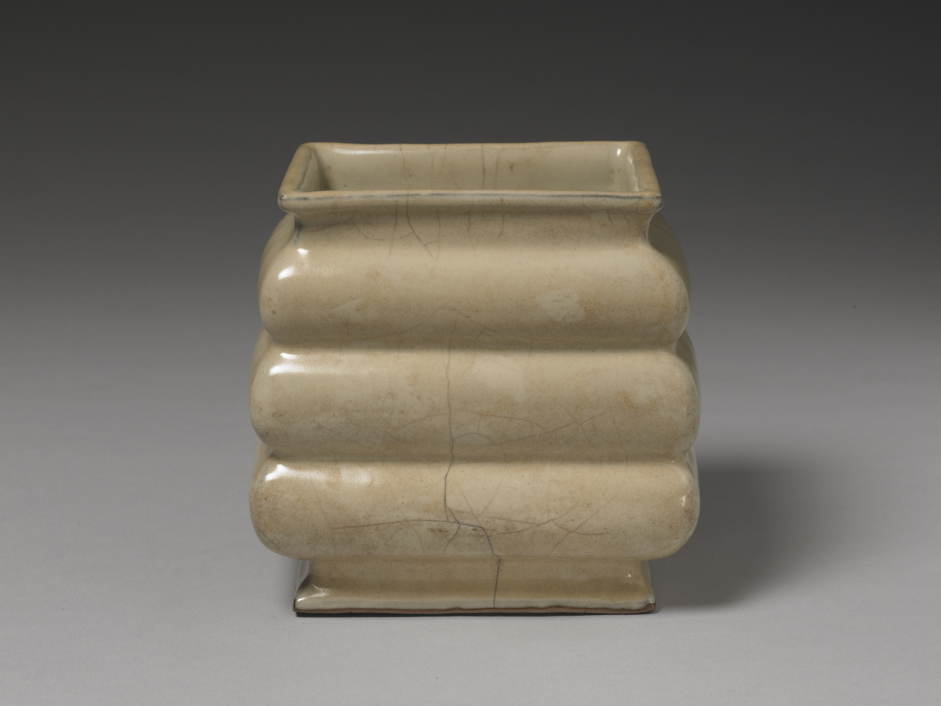 Stepped pot with cream-colored celadon glaze
Southern Song dynasty, 12th-13th century
